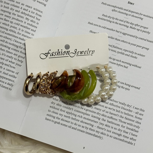 SET OF 5 UNIQUE HOOP EARRINGS - Picture 3 of 4